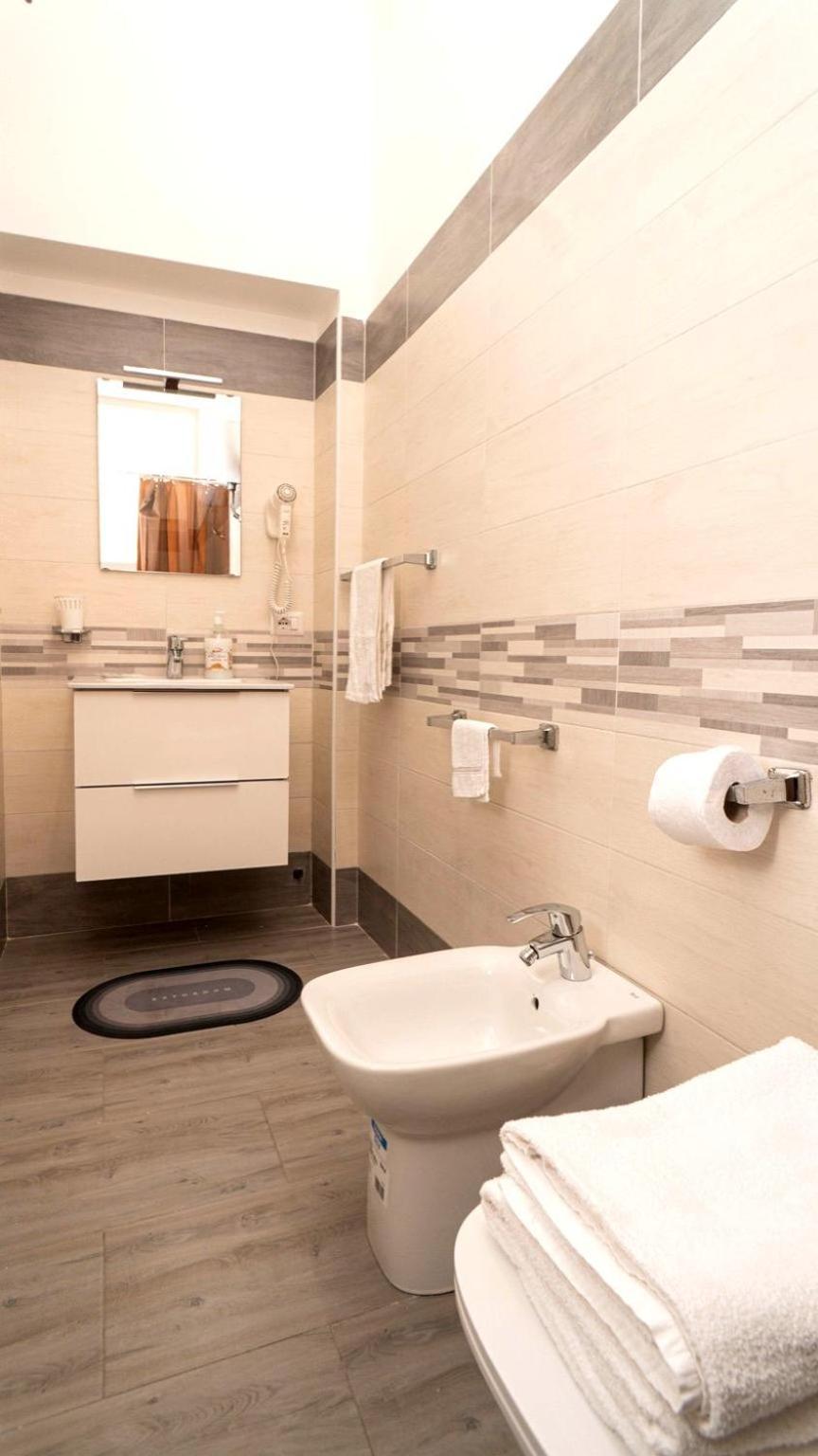 Casa Vacanze Alma B&B Grazioso Appartamento Sul Lungomare Di Pozzuoli A 300Mt Dal Centro E Dal Rione Terra By Movery Exterior foto